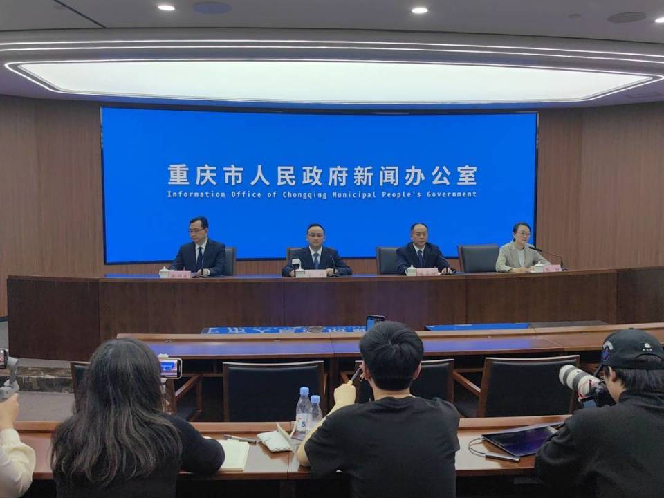 重庆燃气股价动态更新，心灵与自然的美景之旅同步展开