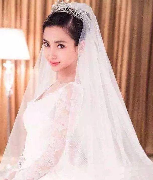 杨幂最新发型图片曝光，小巷深处的时尚灵感 2025年流行趋势揭秘