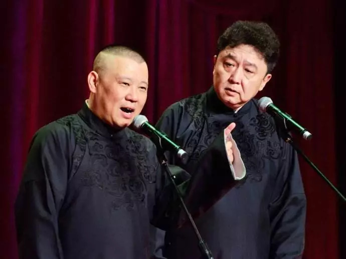 郭德纲于谦相声，传统与现代交融的喜剧传奇之最新回顾